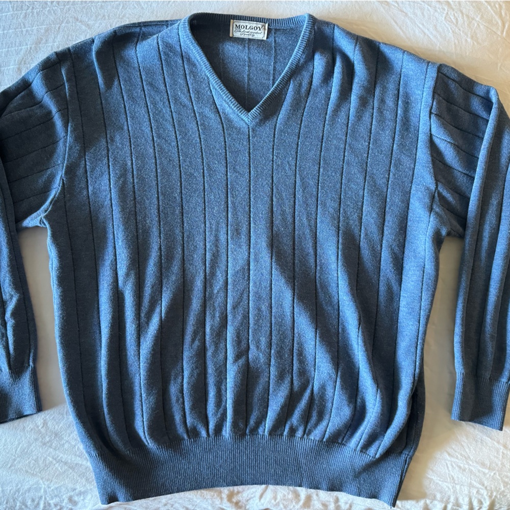 Blue V-Neck Molgoy Sweater 🧢🔵